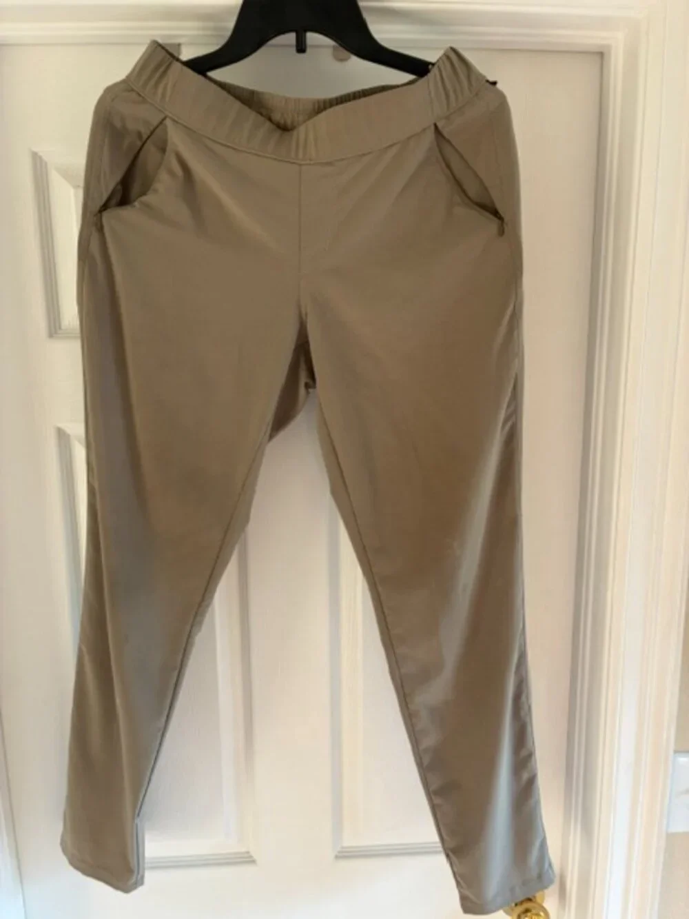 Kuhl Women's Khaki jogger pants, size small, great condition!